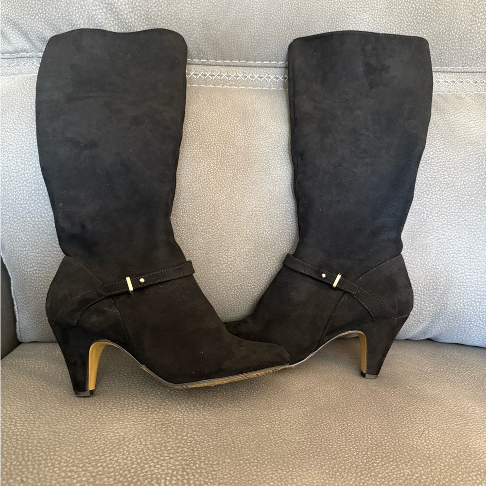 Elegant Black Suede Knee-High Boots